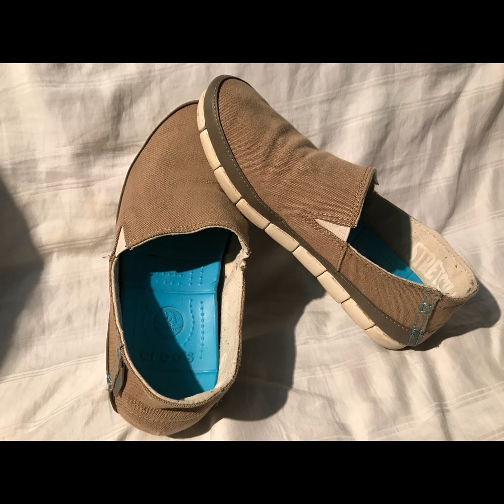 Crocs Stretch Sole Canvas Loafer, Women’s size 9